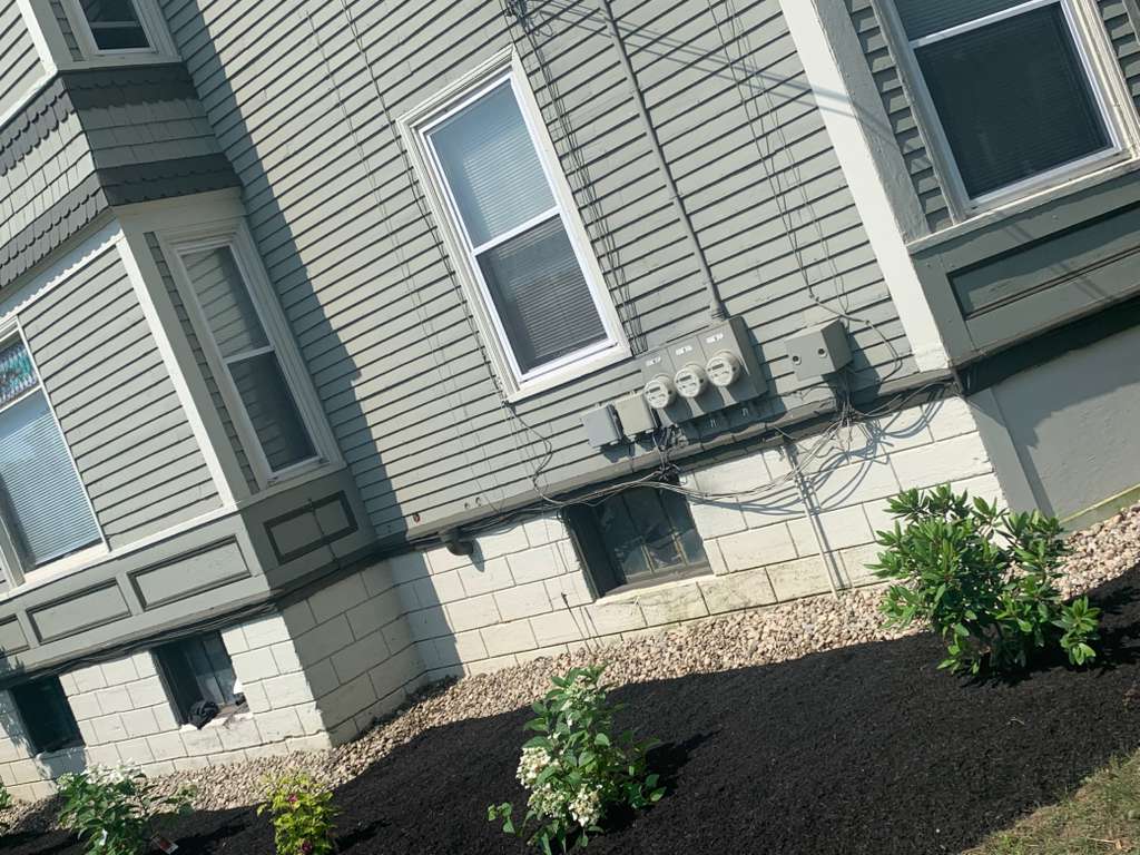 Weeding and mulching project 4 by Vasquez Landscaping